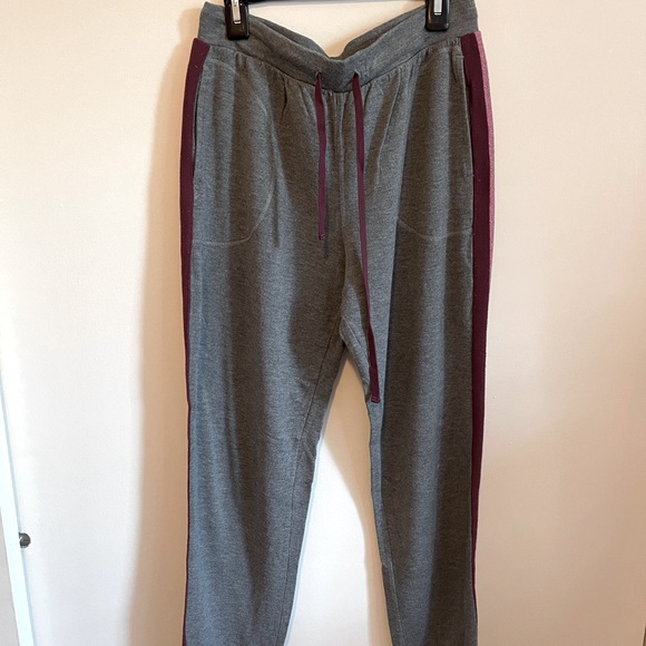 Woman’s casual sweatpants - Picture 1 of 7